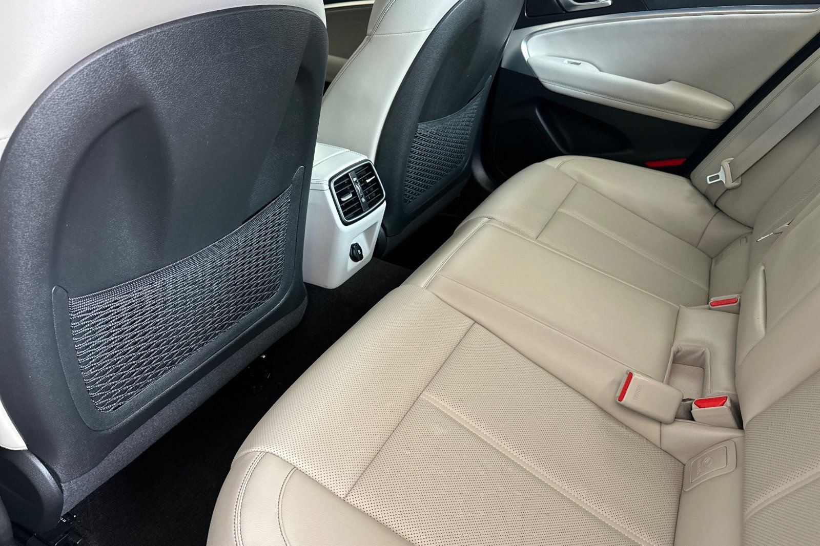 Used 2023 Genesis G70 2.0T RWD image 15