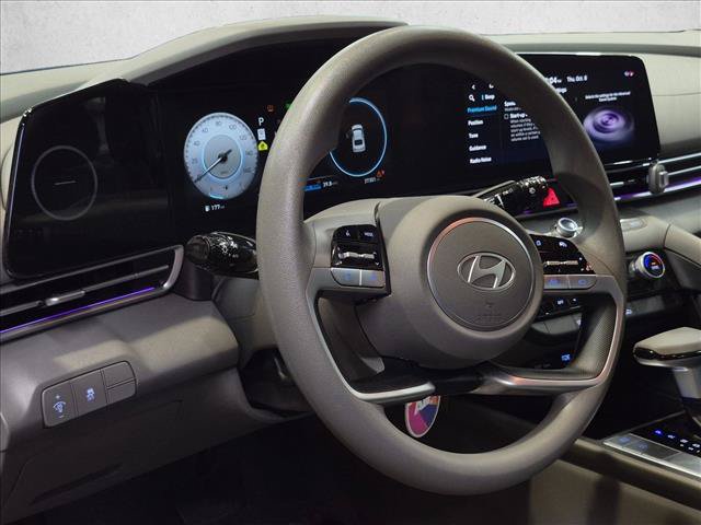 Used 2024 Hyundai Elantra SEL FWD image 3