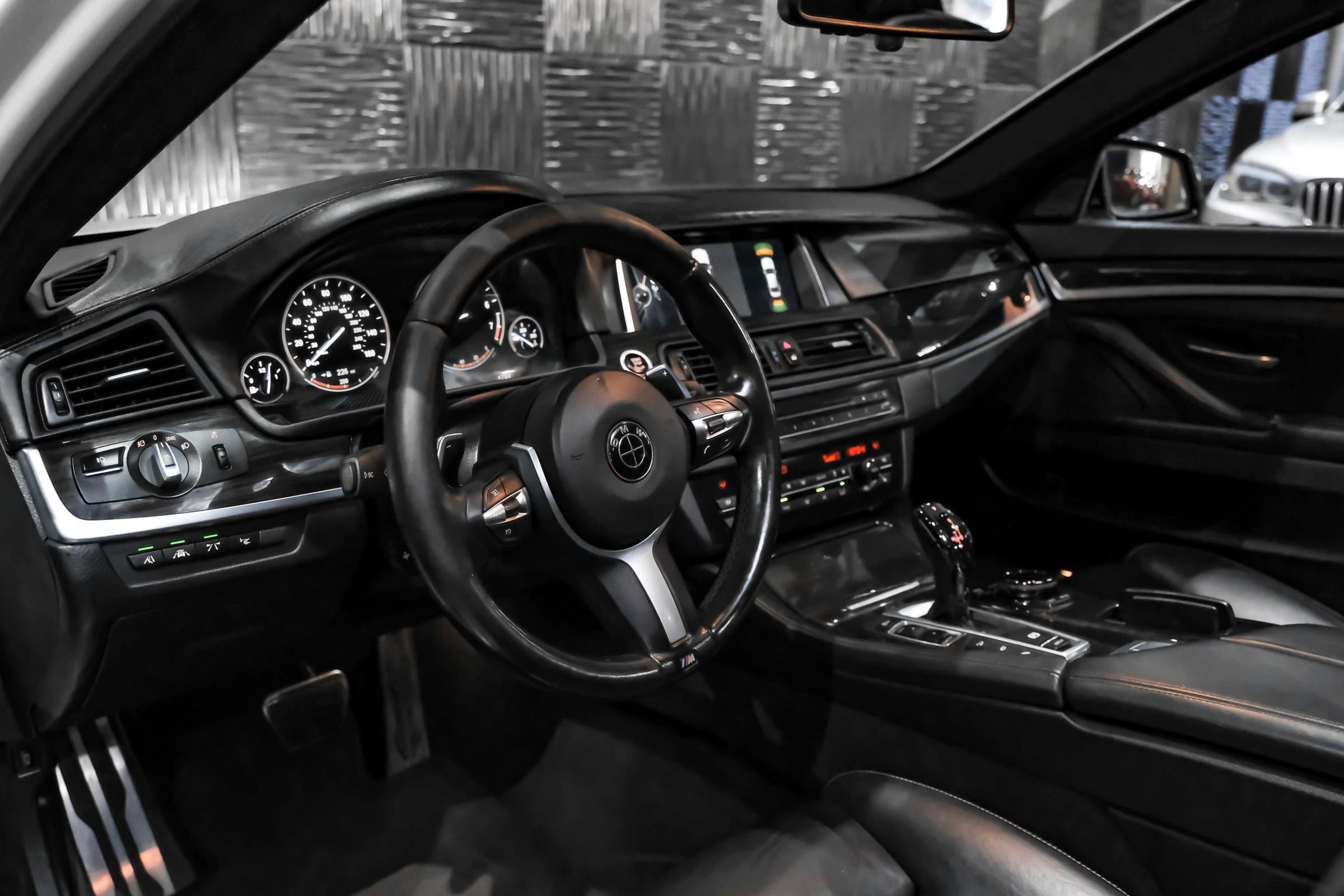 Used 2016 BMW 550i xDrive Sedan AWD/4WD image 3