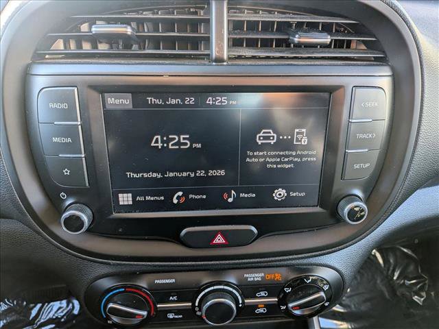 Used 2023 Kia Soul LX w/ LX Technology Package FWD image 12