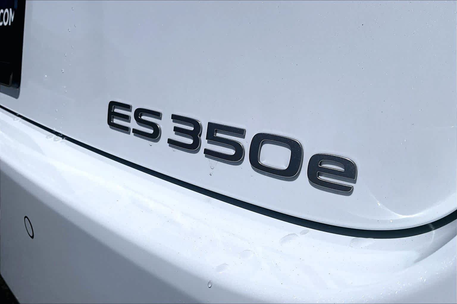 New 2026 Lexus ES 350e w/ Convenience Package FWD image 8