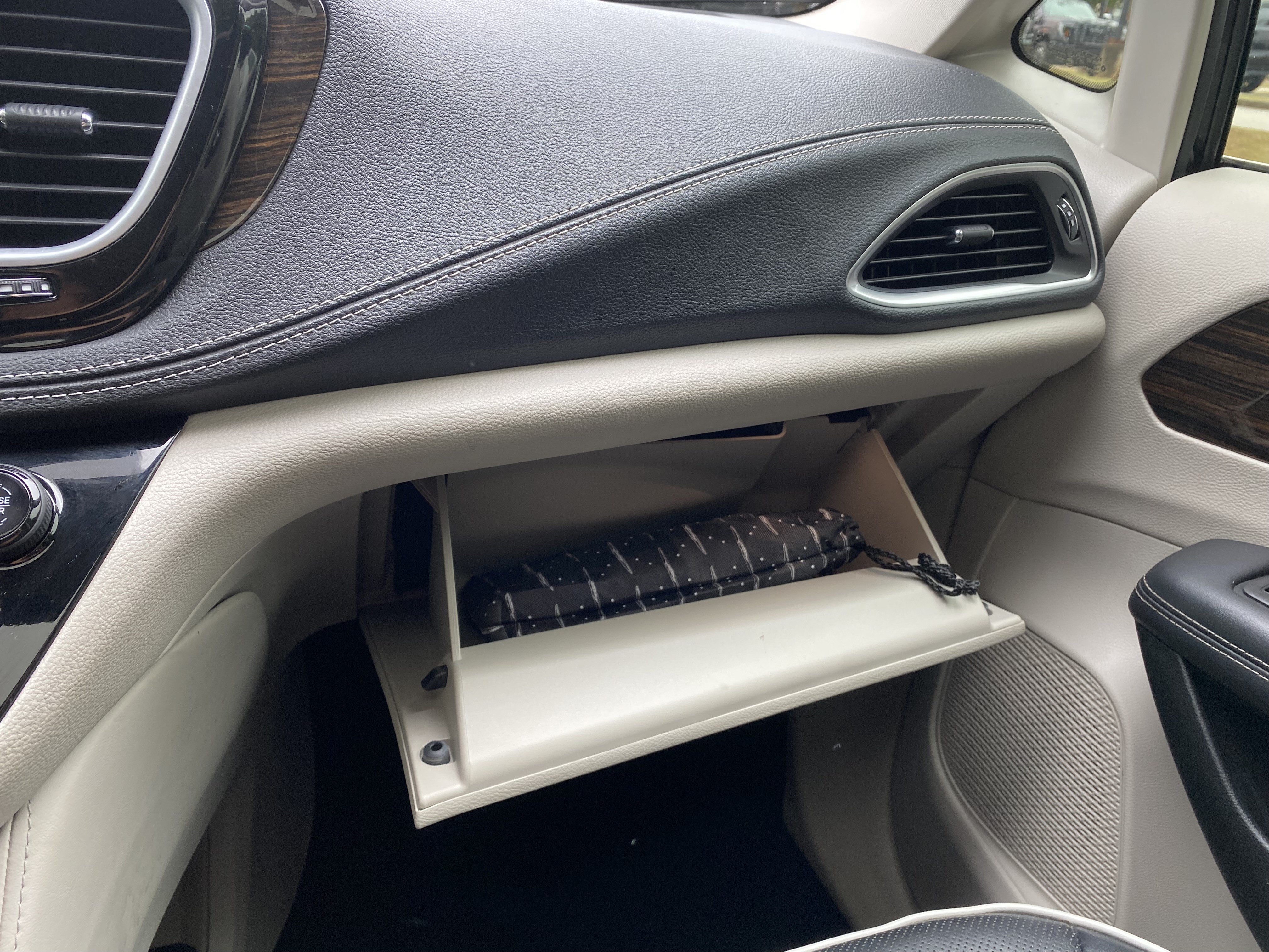 Used 2023 Chrysler Pacifica Limited FWD image 31