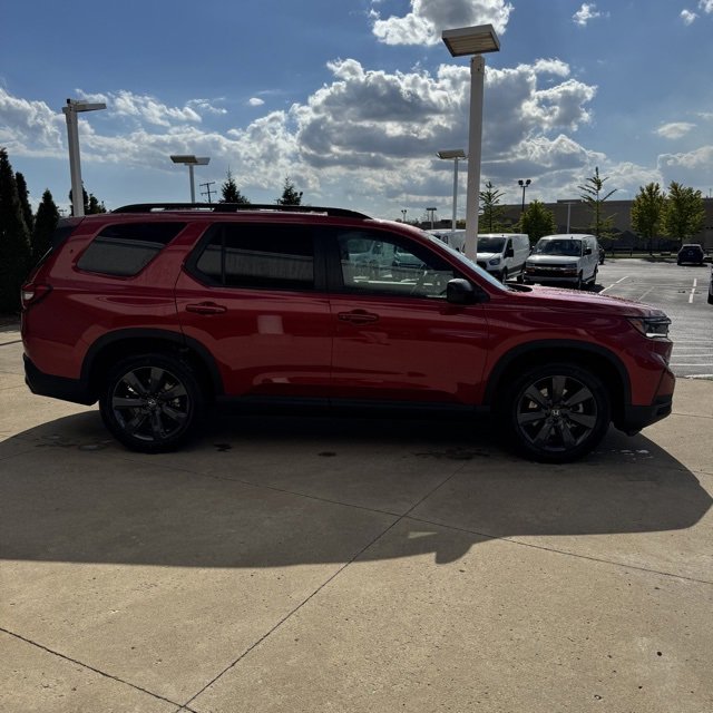 New 2025 Honda Pilot Sport image 2