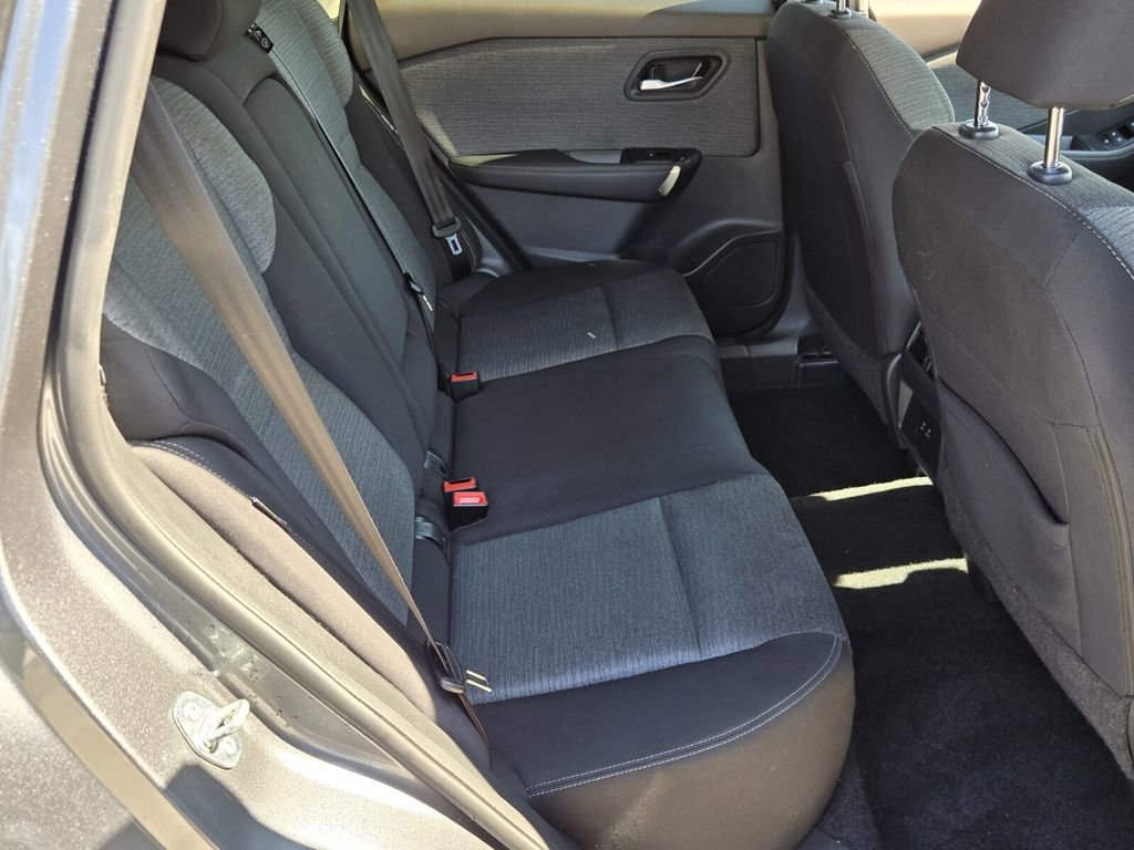 Used 2023 Nissan Rogue SV image 16