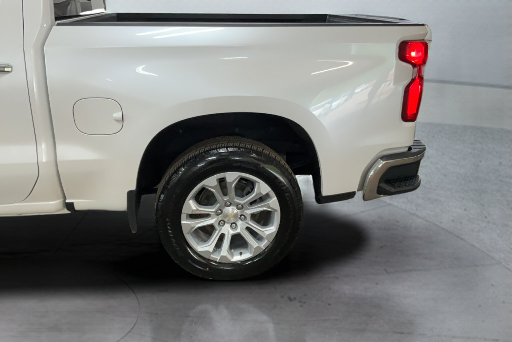 Certified 2022 Chevrolet Silverado 1500 LTZ w/ LTZ Convenience Package II AWD/4WD image 34