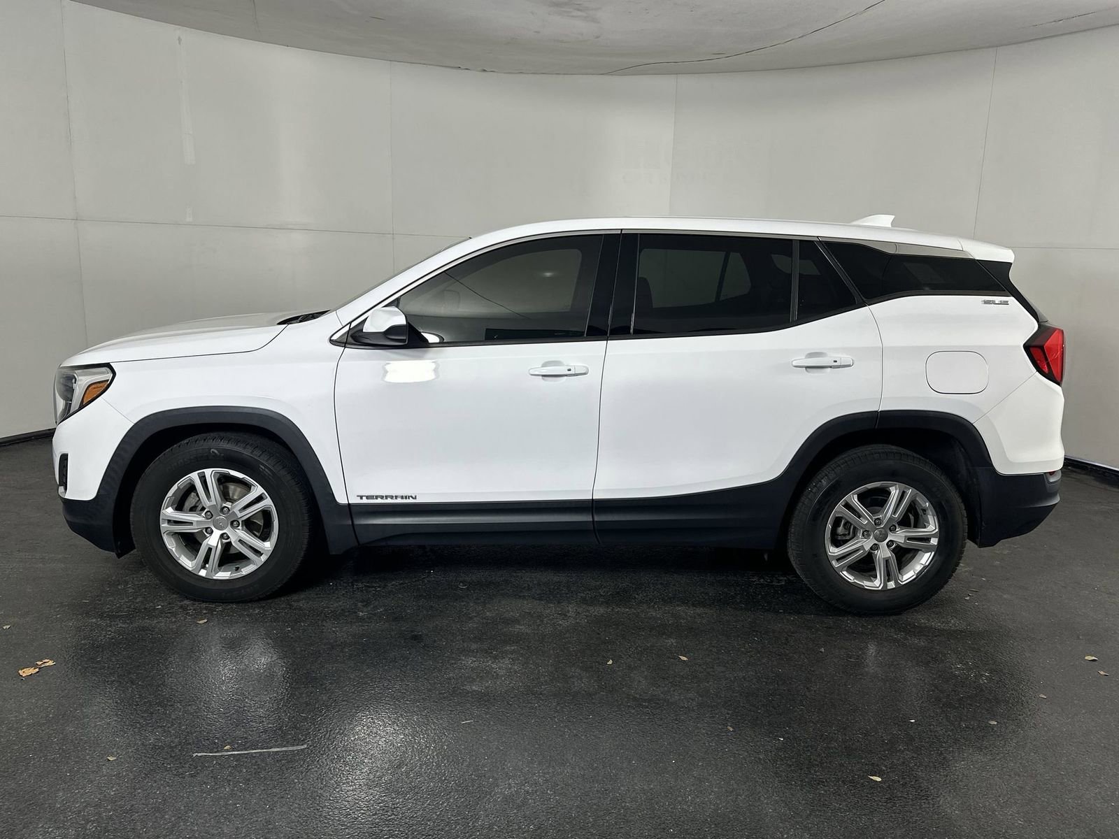 Used 2020 GMC Terrain SLE image 8