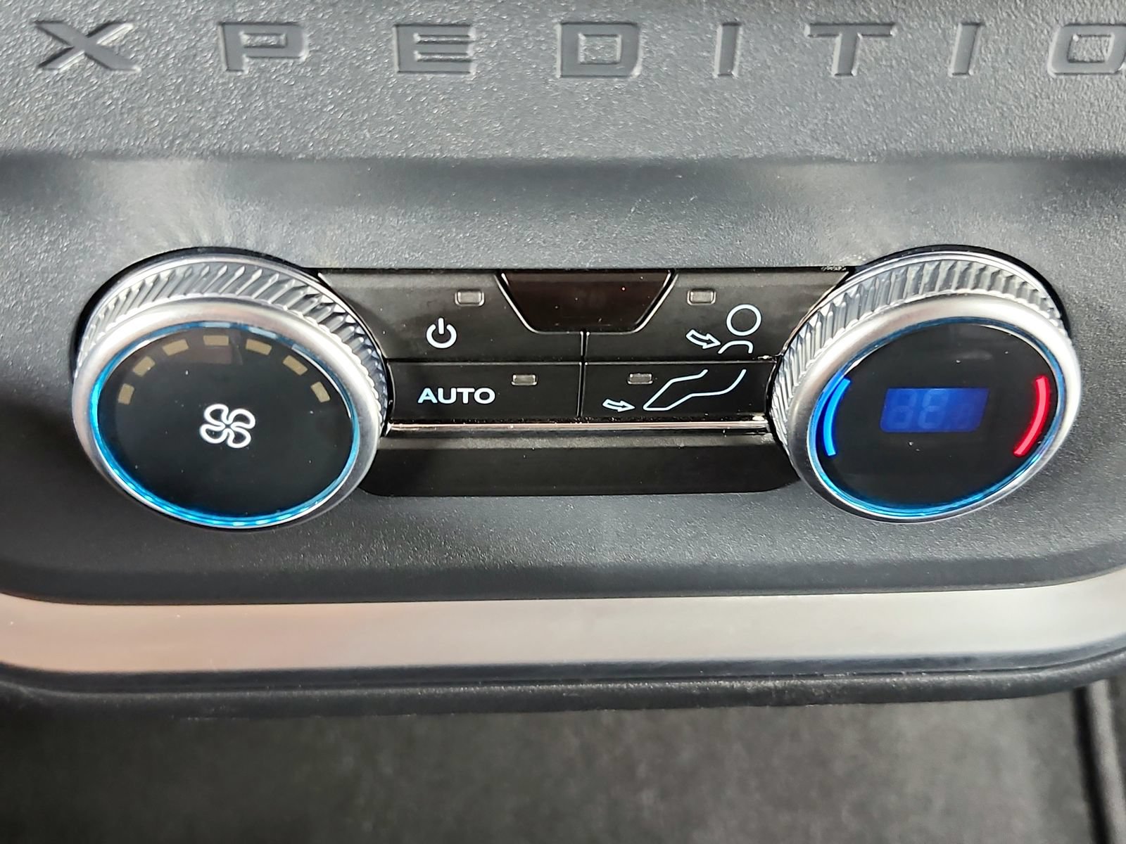 Used 2025 Ford Expedition Active AWD/4WD image 45