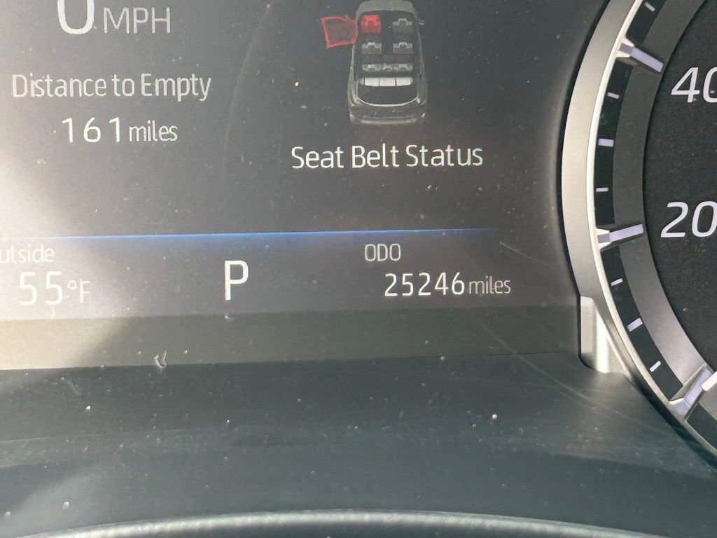 Used 2023 Toyota Highlander XLE AWD/4WD image 19