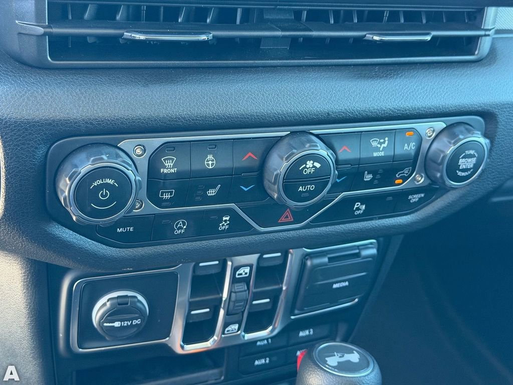 Used 2025 Jeep Wrangler Sport S image 27