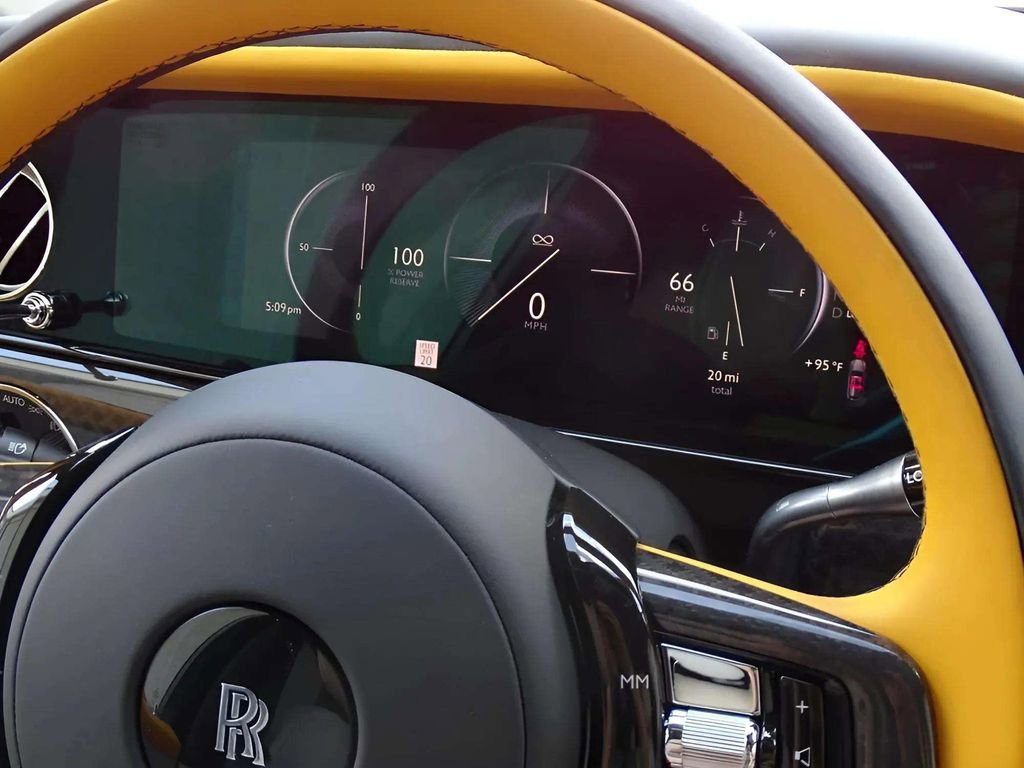 New 2025 Rolls-Royce Cullinan Black Badge image 21
