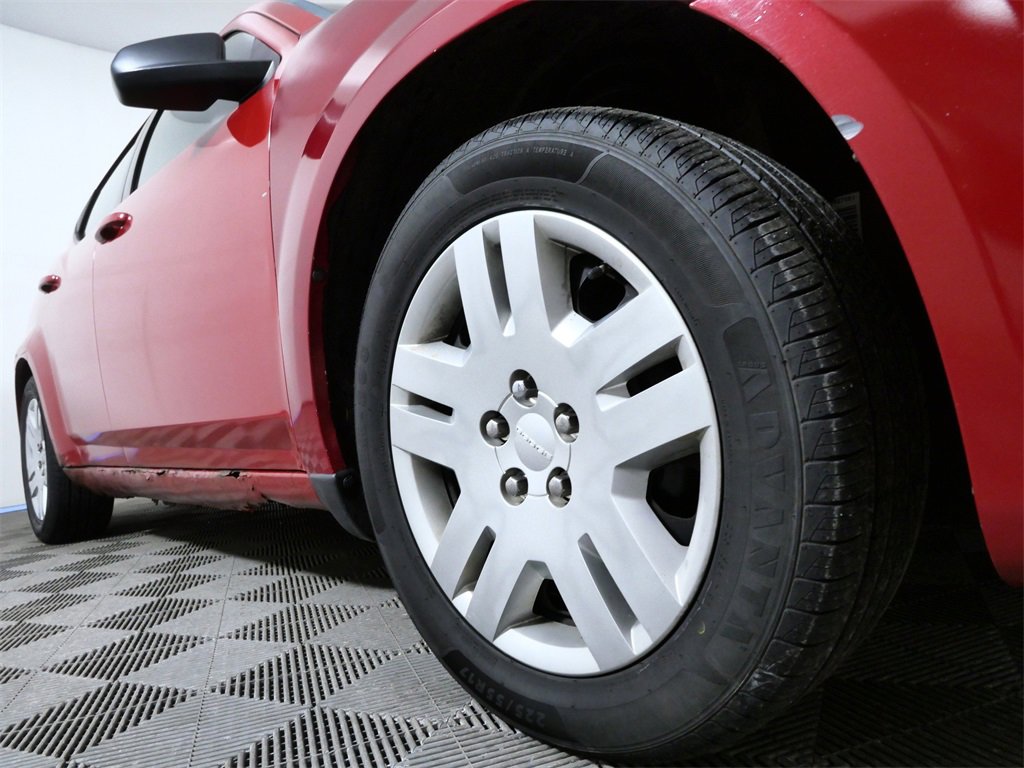 Used 2013 Dodge Avenger SE image 2