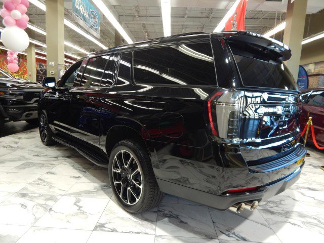 Used 2025 Chevrolet Suburban RST w/ Comfort Package image 10
