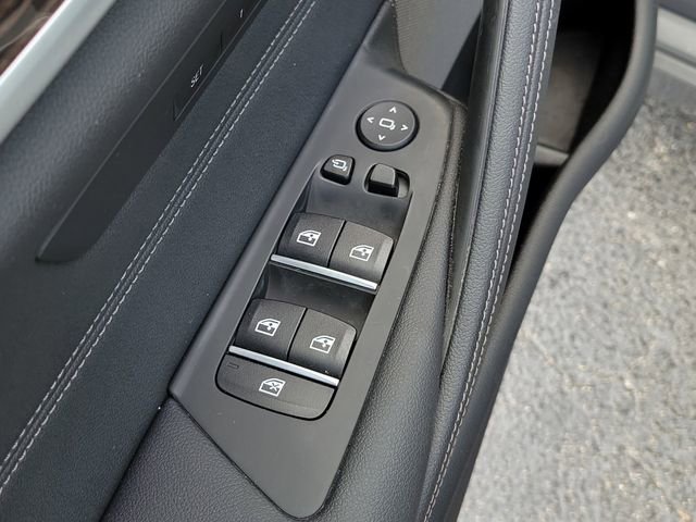 Used 2023 BMW 540i w/ Premium Package image 22