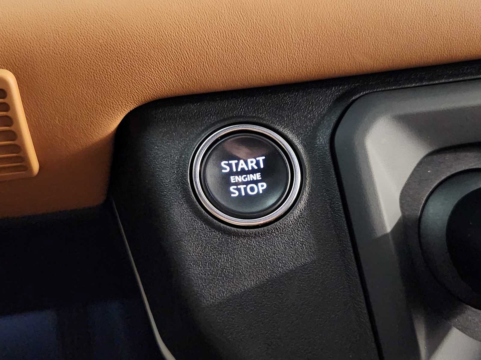 Used 2023 Land Rover Defender 130 X-Dynamic SE AWD/4WD image 20