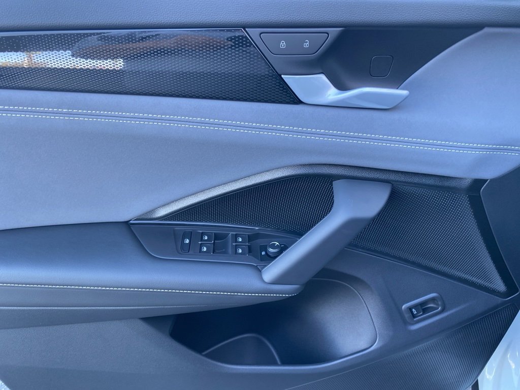 New 2026 Volkswagen Tiguan SE R-Line image 25