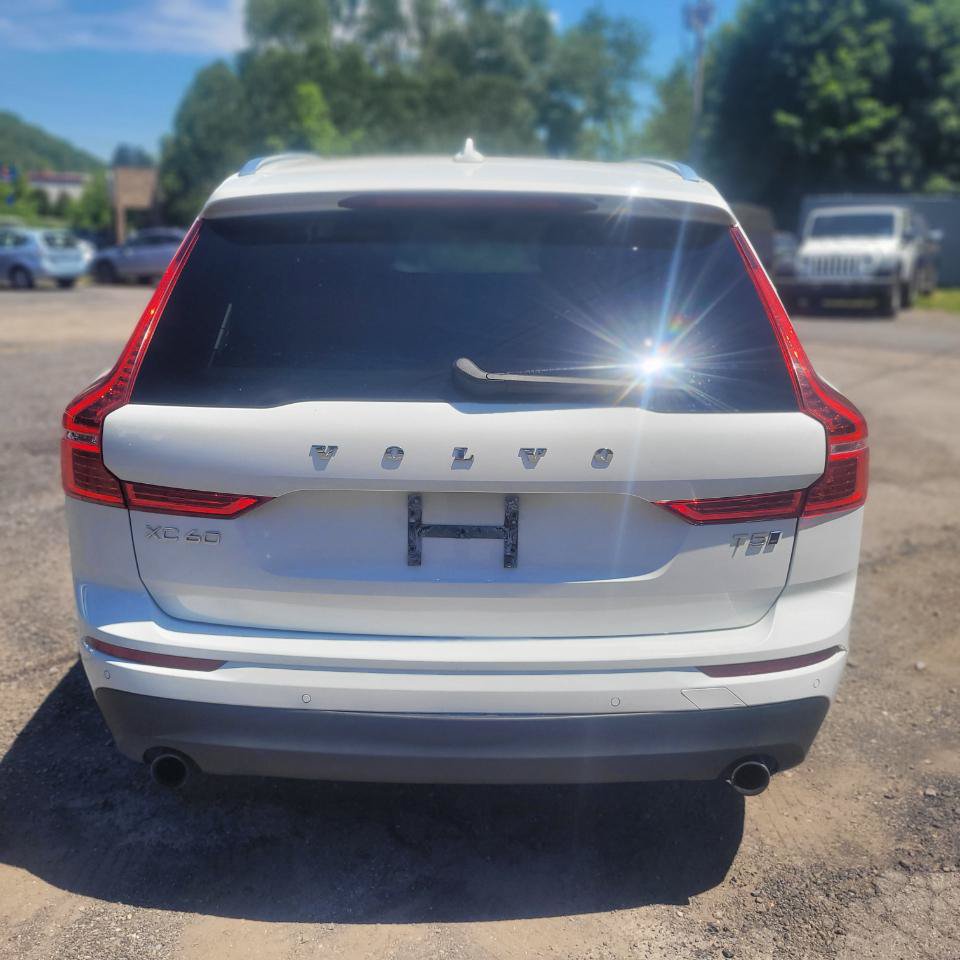 Used 2018 Volvo XC60 T5 Momentum w/ Vision Package AWD/4WD image 7