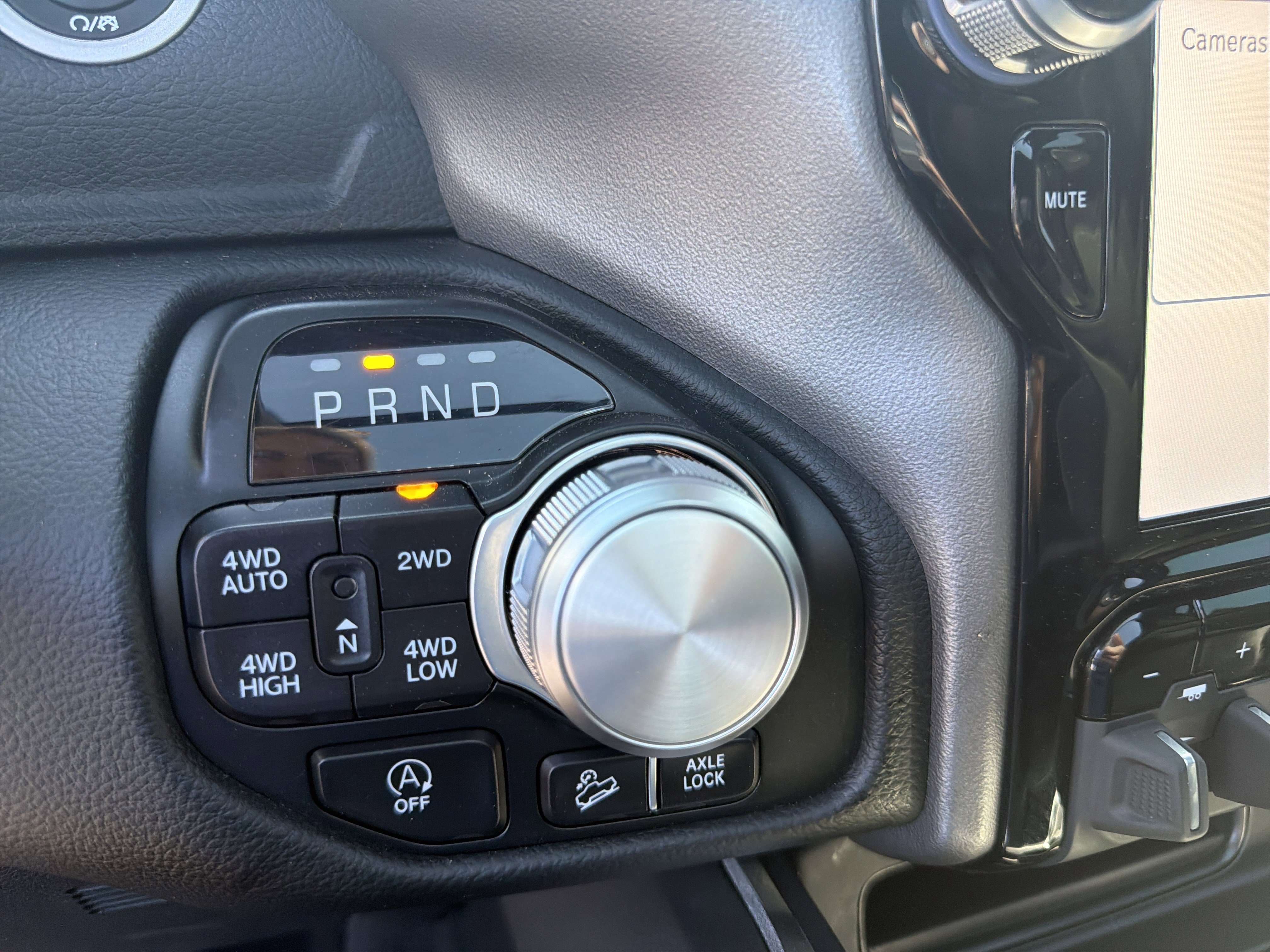 Used 2022 RAM 1500 Laramie AWD/4WD image 34