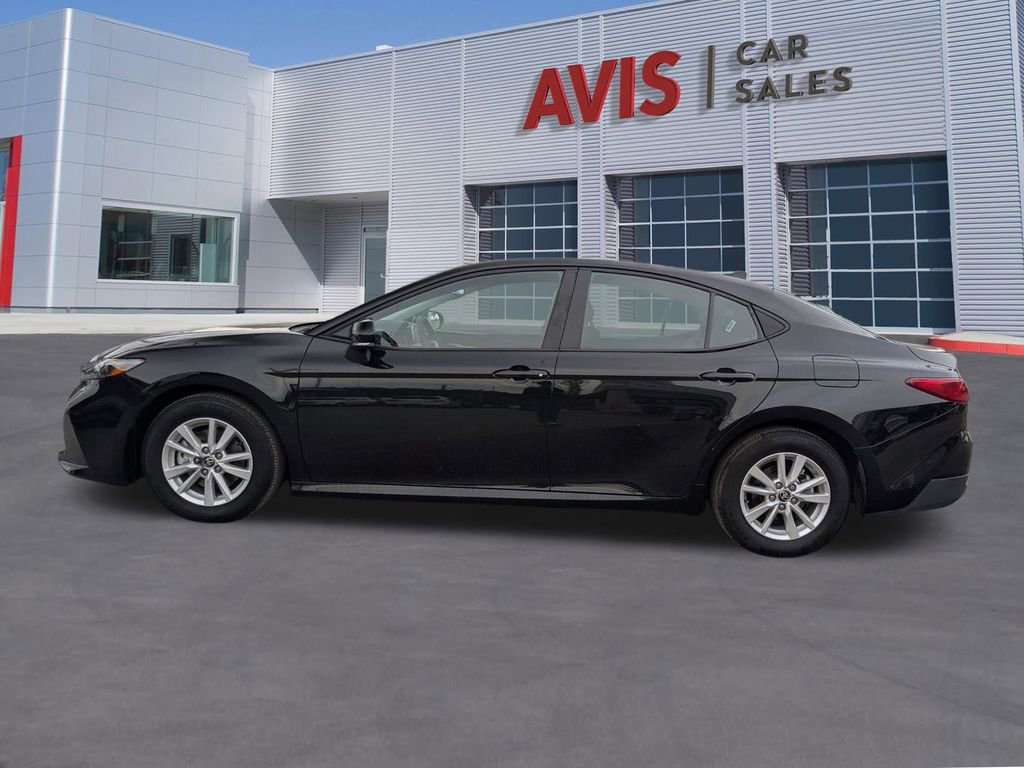 Used 2025 Toyota Camry LE image 2