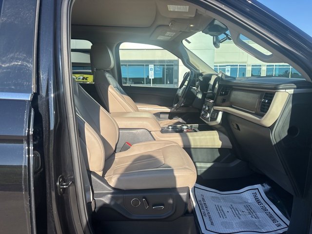 Used 2023 Ford Expedition Limited image 14