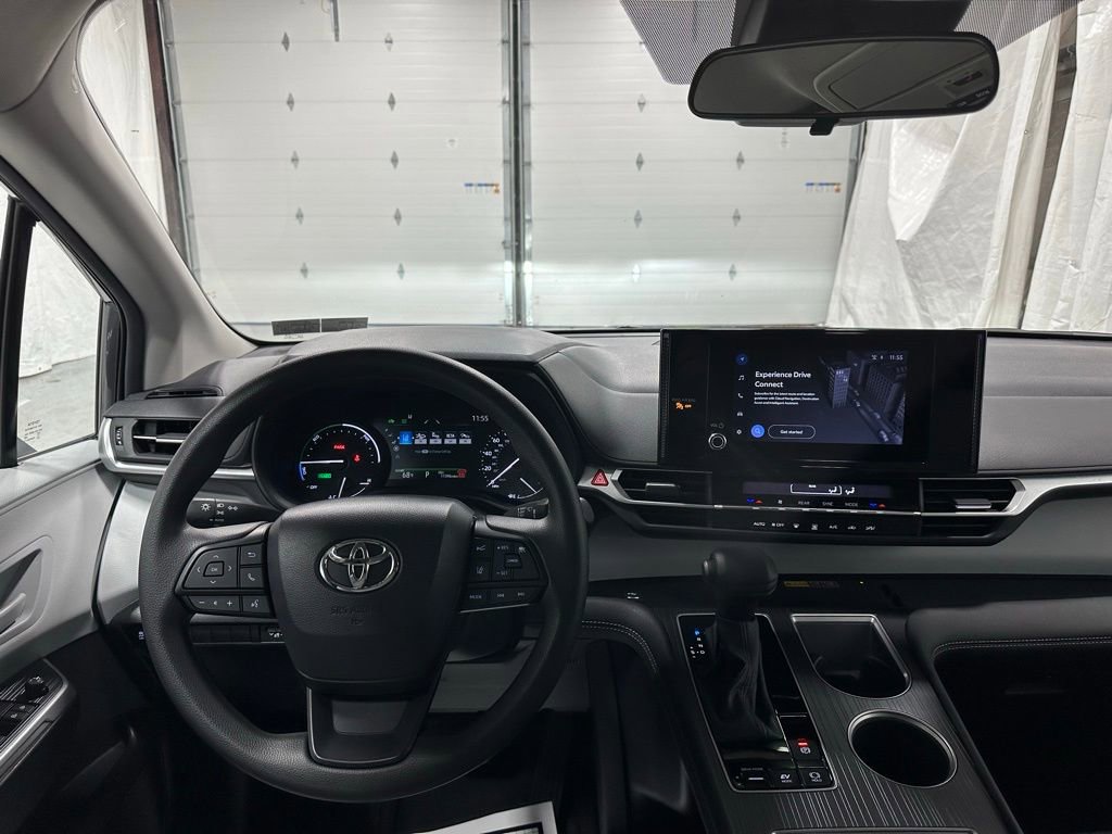 Used 2025 Toyota Sienna LE image 16
