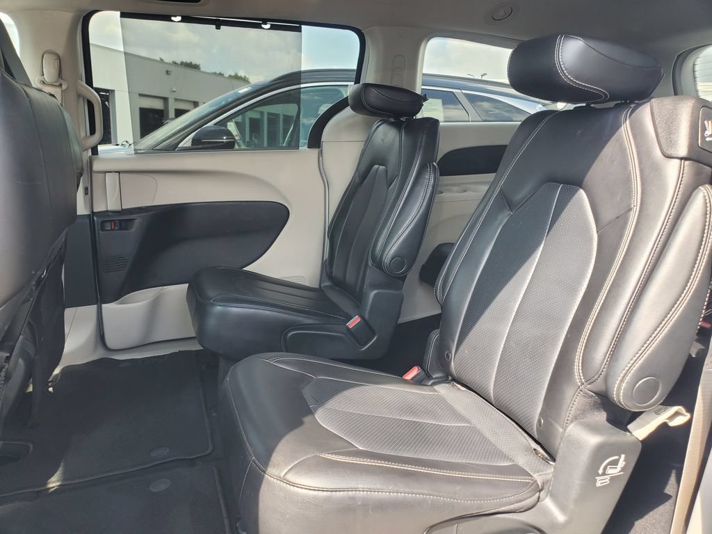 Used 2023 Chrysler Pacifica Touring-L FWD image 26