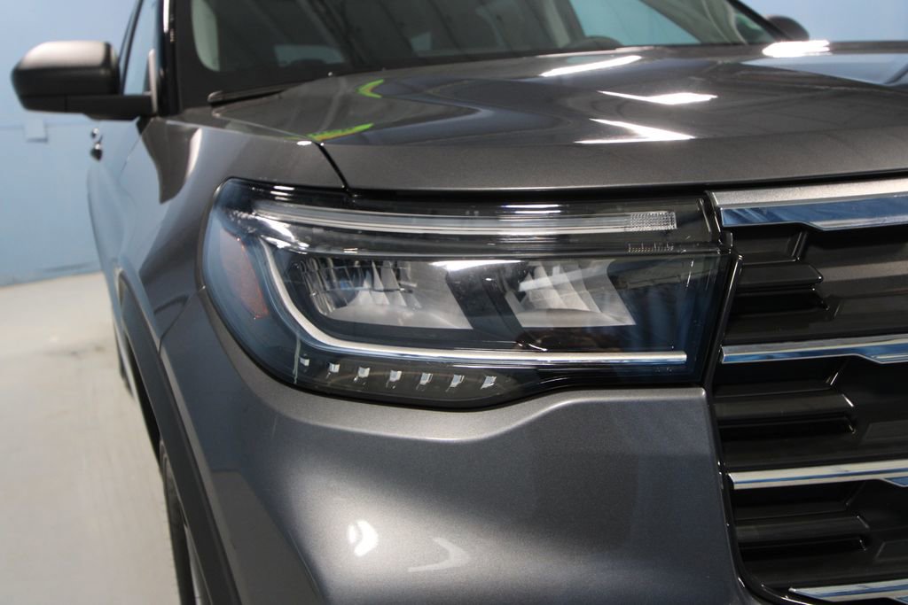 Used 2025 Ford Explorer Active image 33