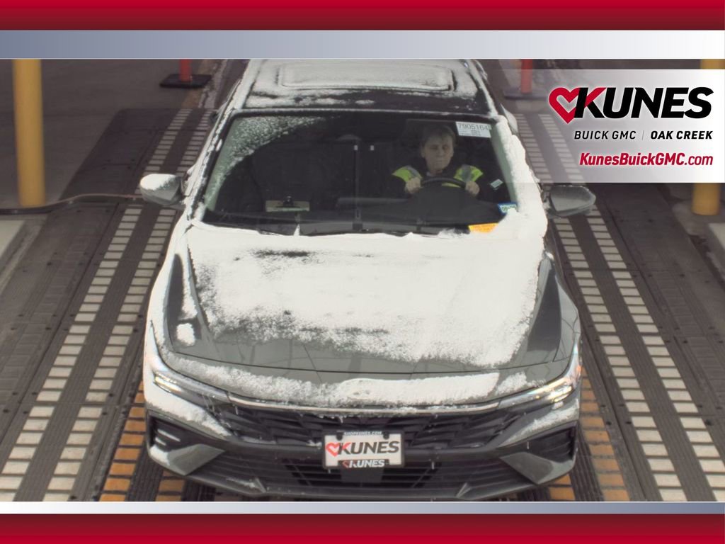 Used 2024 Hyundai Elantra Limited image 3