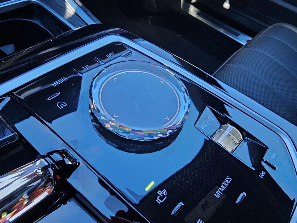 Used 2024 BMW 740i xDrive image 35