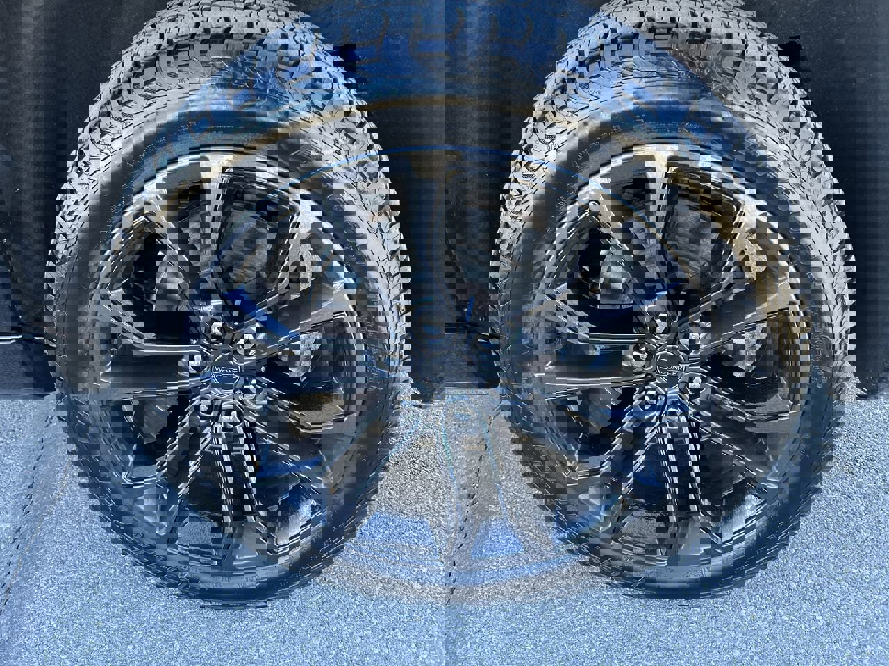 Used 2023 Jeep Grand Wagoneer L Series III w/ Rear Seat Video Group 1 image 9