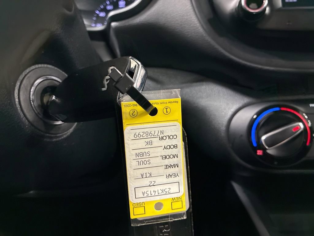 Used 2022 Kia Soul LX image 27