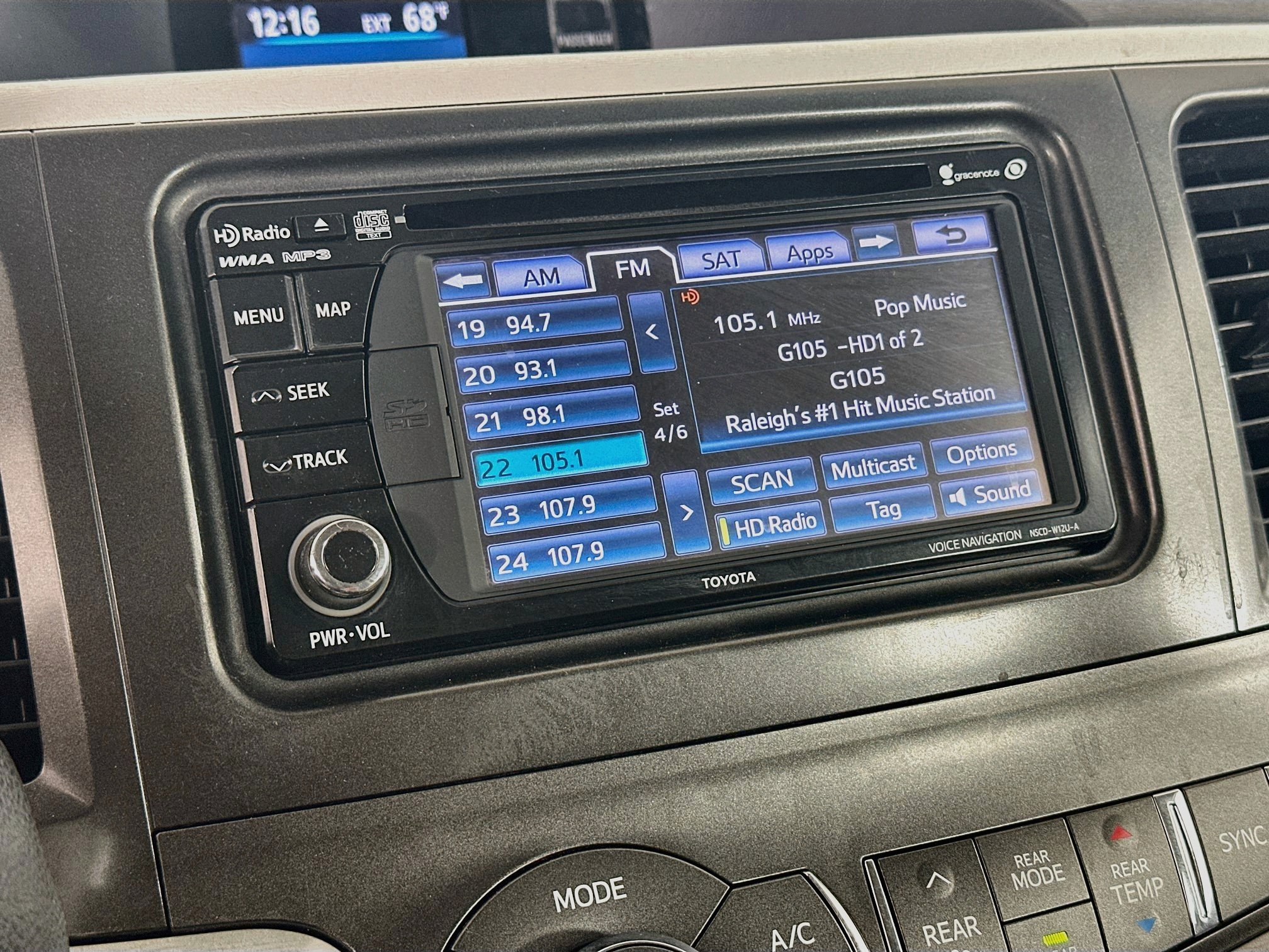 Used 2013 Toyota Sienna XLE FWD image 21