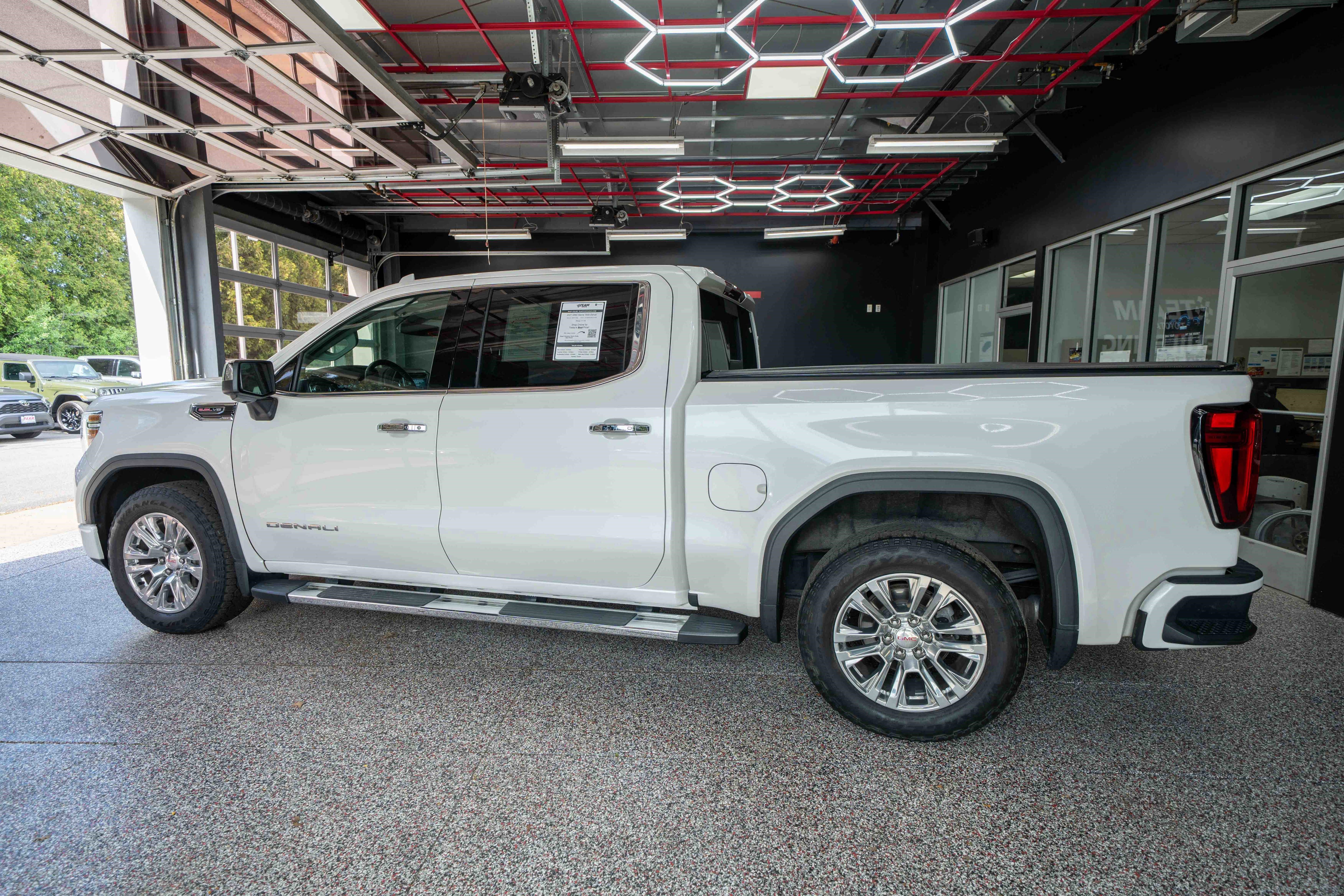 Used 2021 GMC Sierra 1500 Denali w/ Driver Alert Package II AWD/4WD image 2