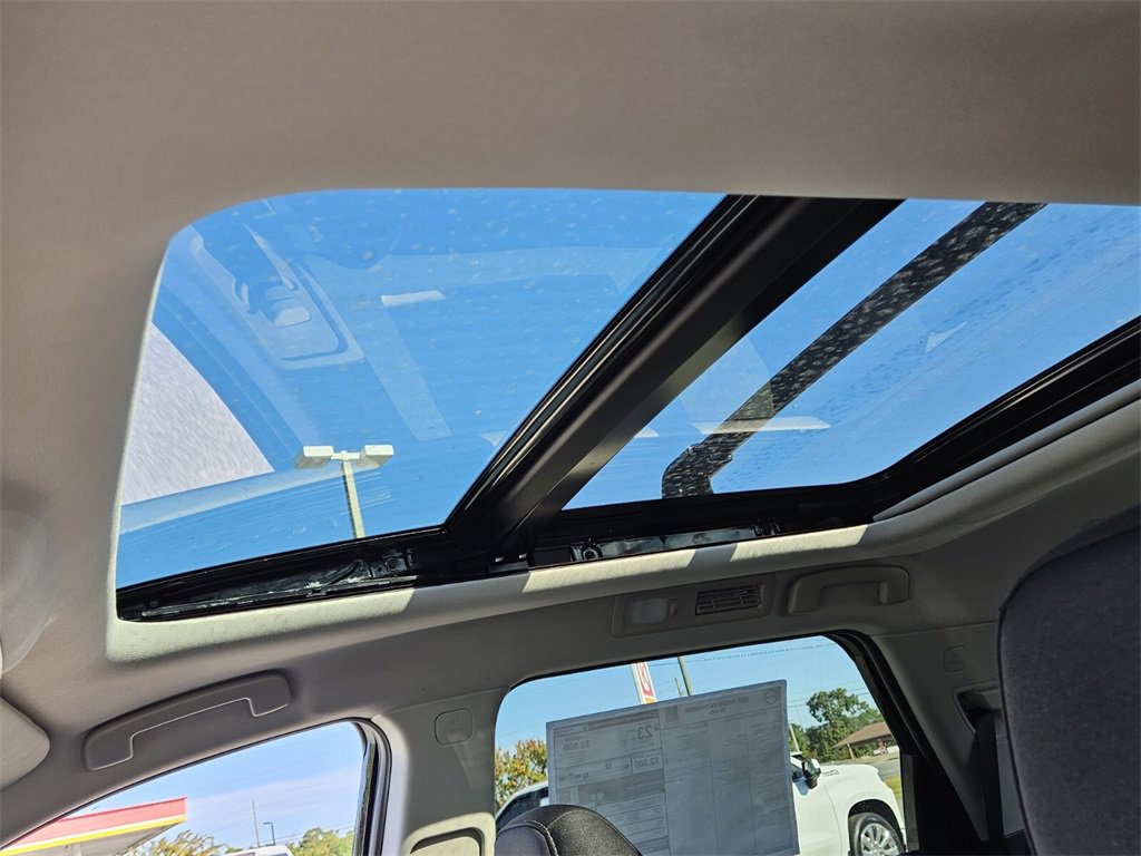 New 2025 Nissan Pathfinder SV w/ SV Premium Package image 3