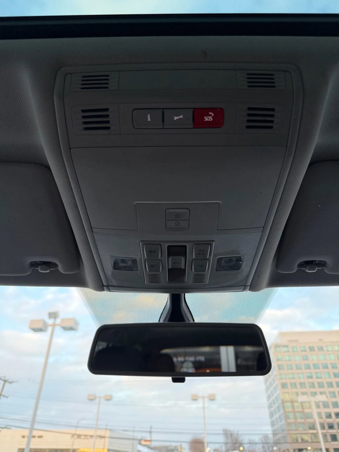 Used 2020 Volkswagen Tiguan S image 24