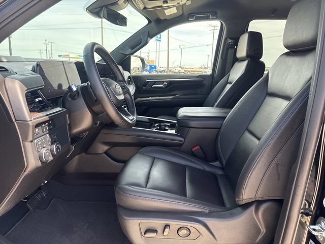 Used 2025 Chevrolet Tahoe LT AWD/4WD image 2