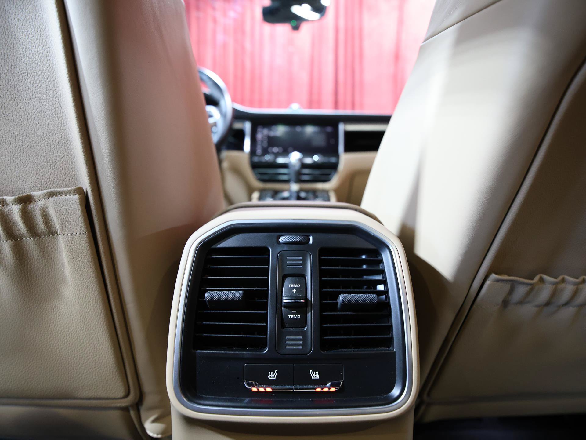 Used 2019 Porsche Macan AWD/4WD image 15