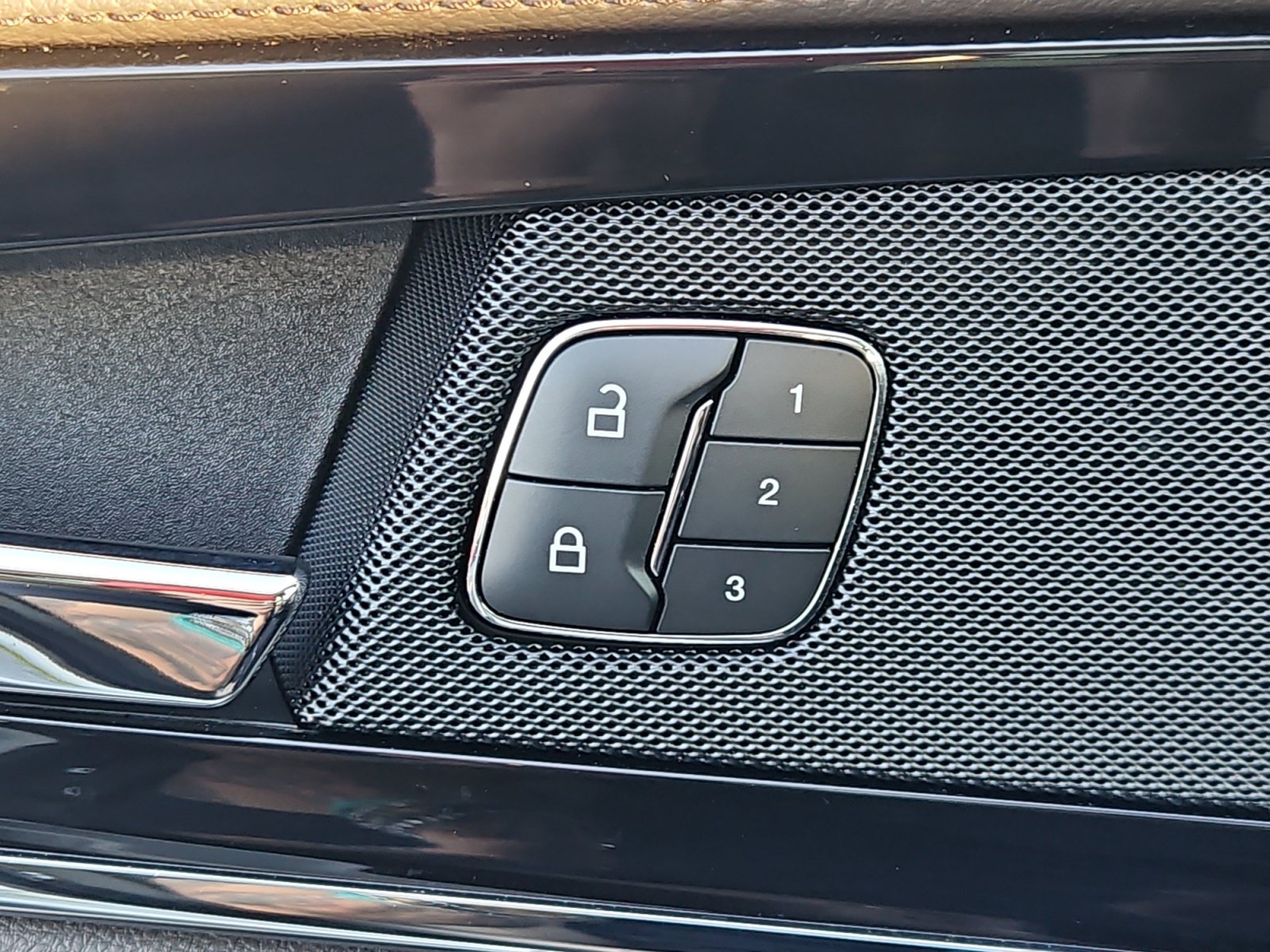 Used 2021 Lincoln Nautilus Reserve AWD/4WD image 16