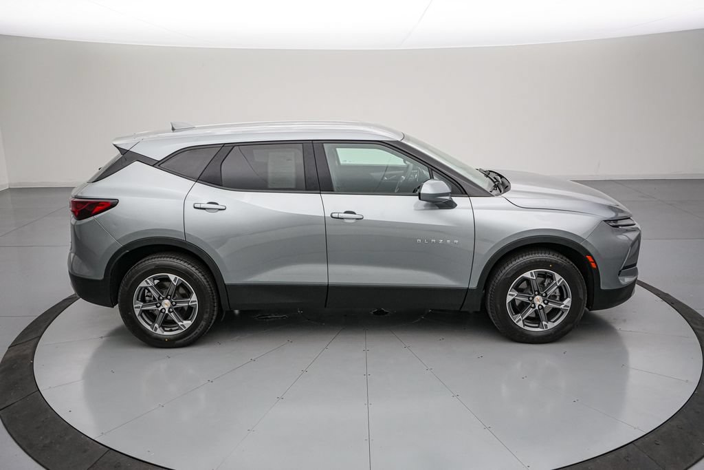 Used 2025 Chevrolet Blazer LT AWD/4WD image 4