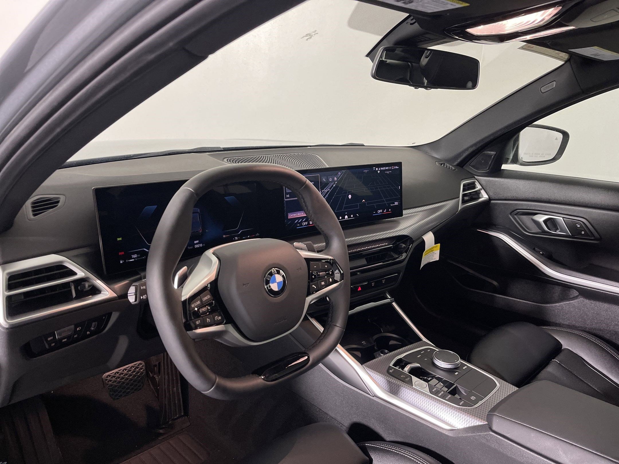 Used 2025 BMW 330i xDrive Sedan w/ Convenience Package AWD/4WD image 4