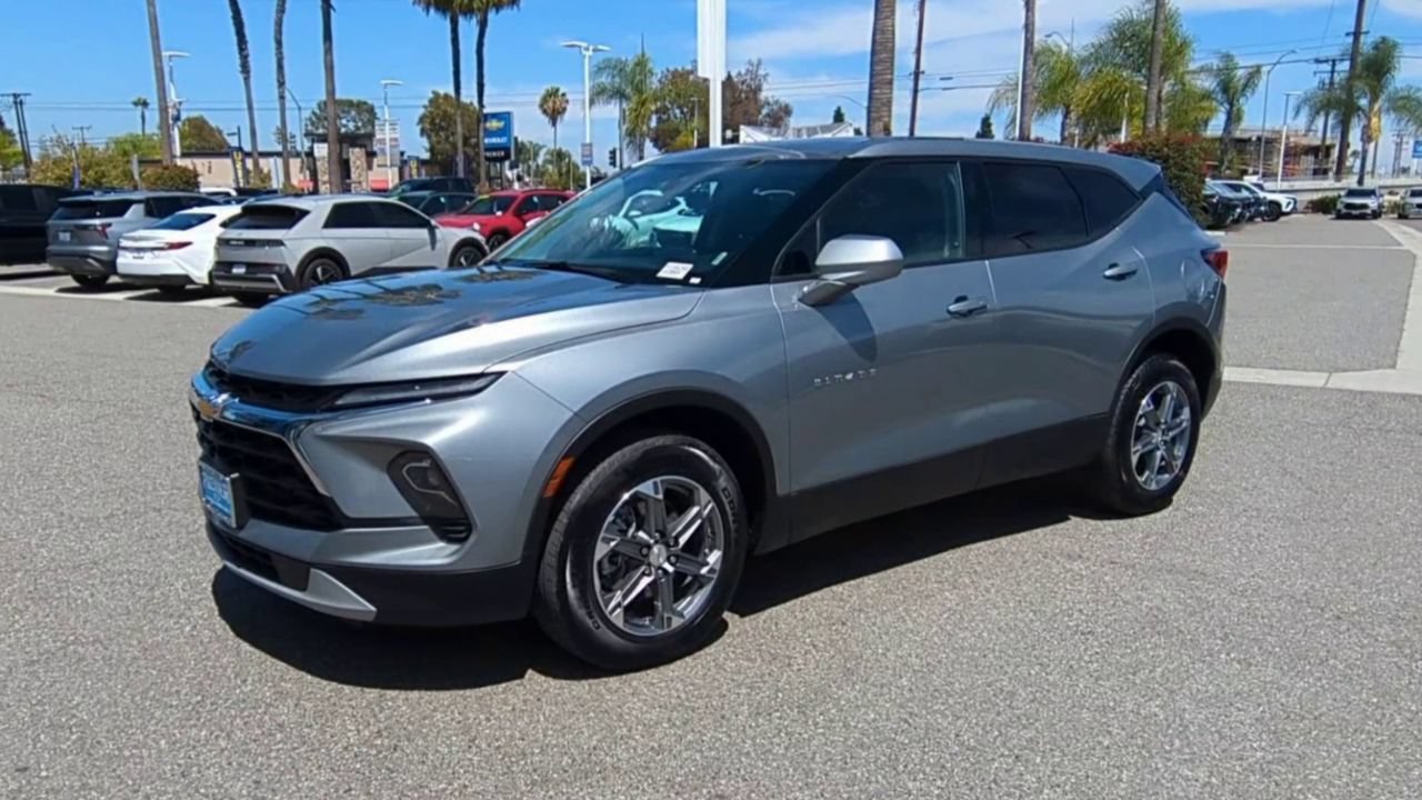 Used 2025 Chevrolet Blazer LT AWD/4WD image 4
