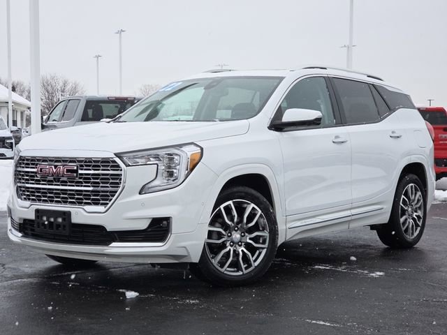 Used 2022 GMC Terrain Denali w/ Denali Premium Package image 2