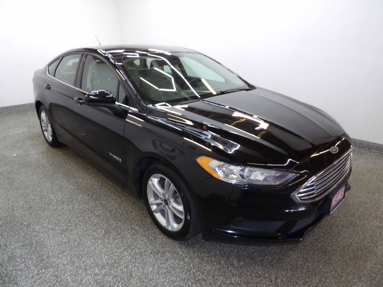 Used 2018 Ford Fusion S FWD image 3