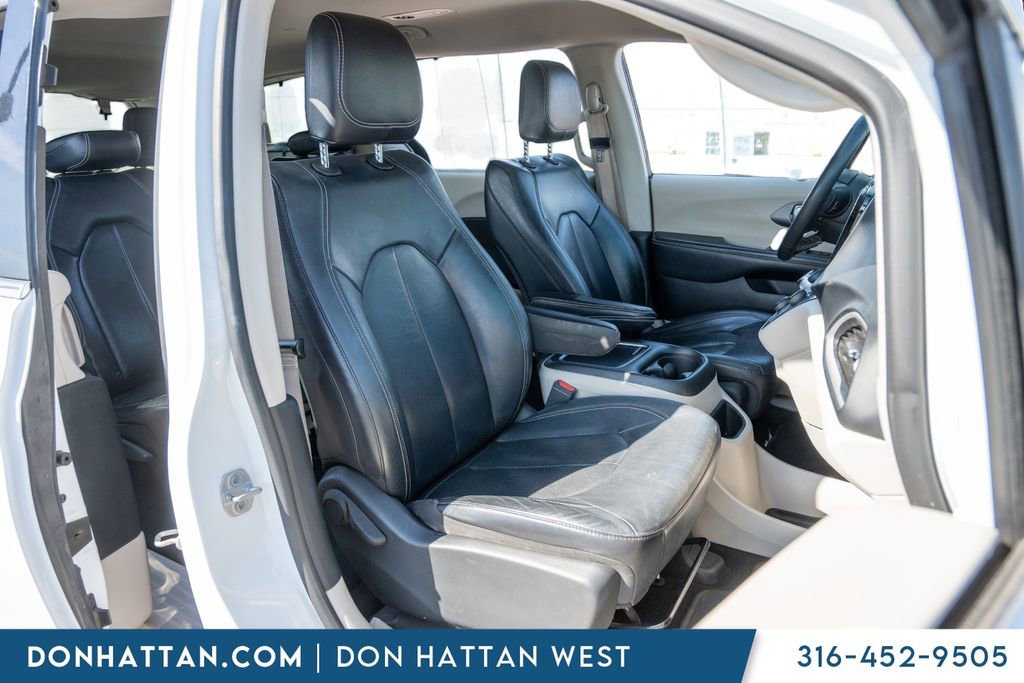 Used 2022 Chrysler Pacifica Touring-L image 28