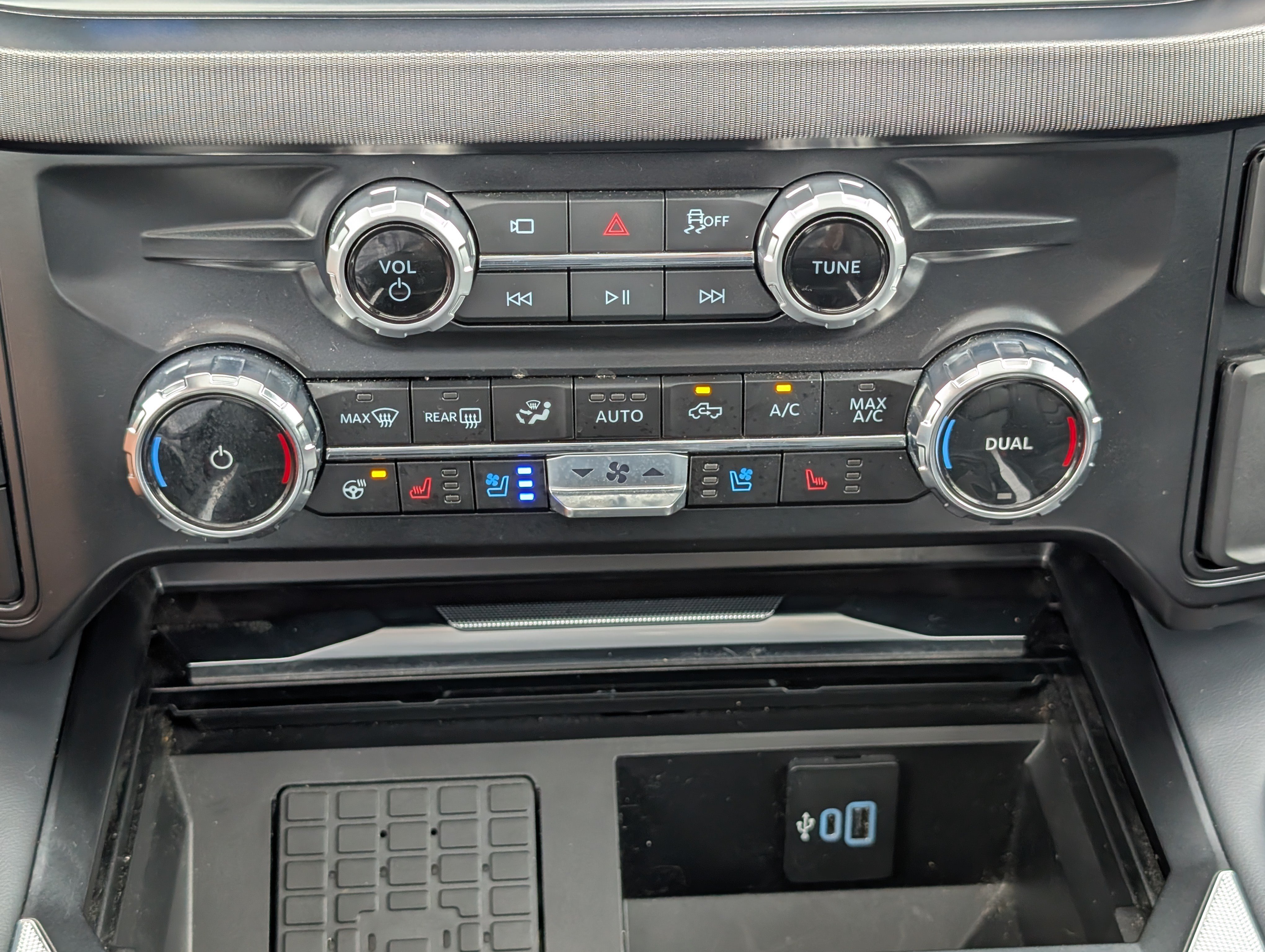 Certified 2026 Ford F250 Platinum w/ FX4 Off-Road Package AWD/4WD image 32
