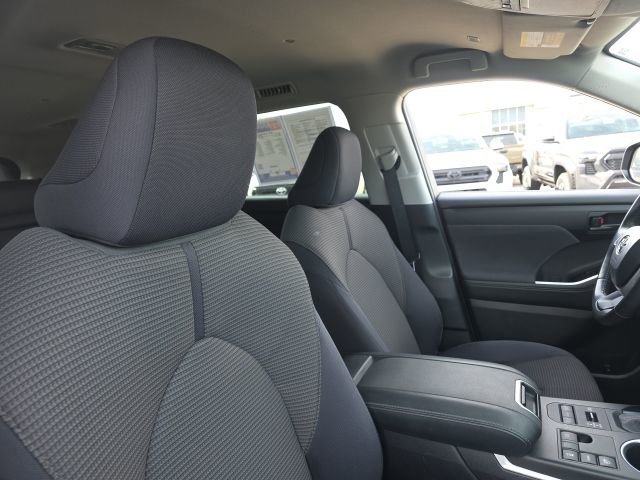Certified 2024 Toyota Highlander LE image 9