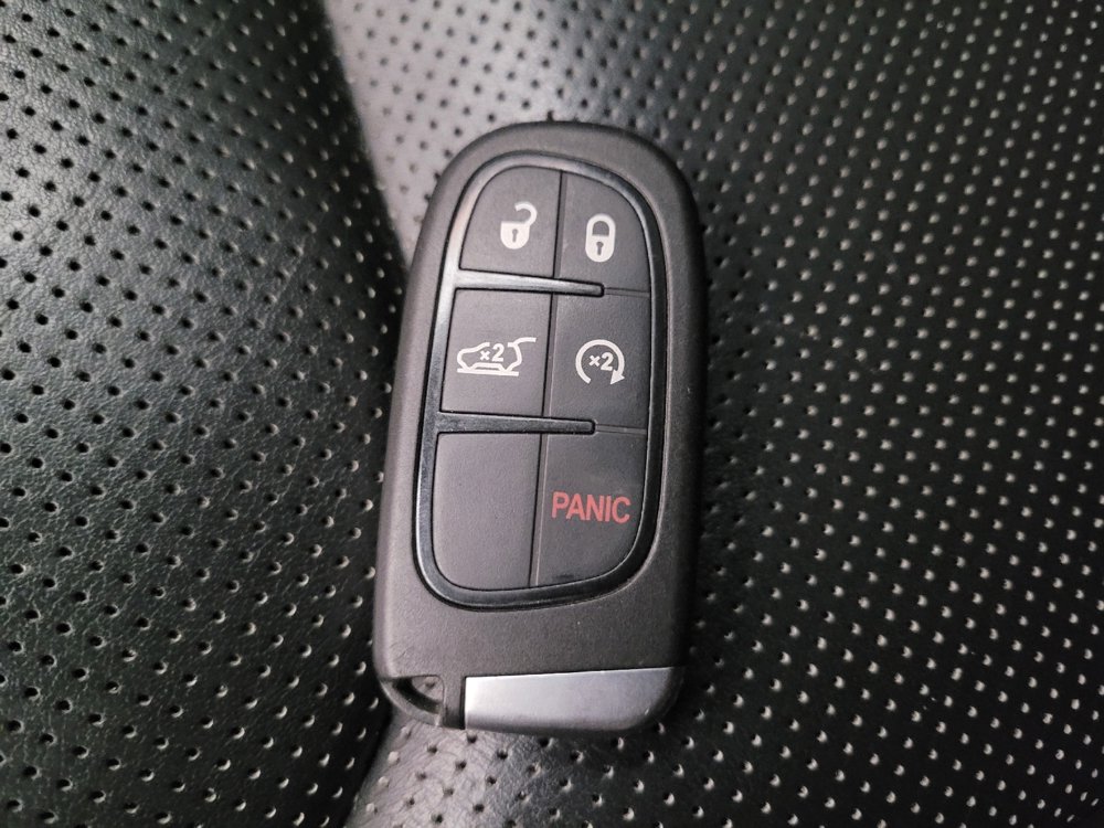 Used 2016 Jeep Cherokee Limited w/ Luxury Group image 32