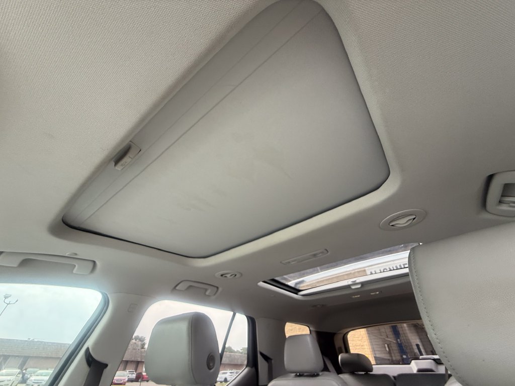 Used 2019 Chevrolet Traverse Premier w/ Driver Confidence II Package FWD image 19