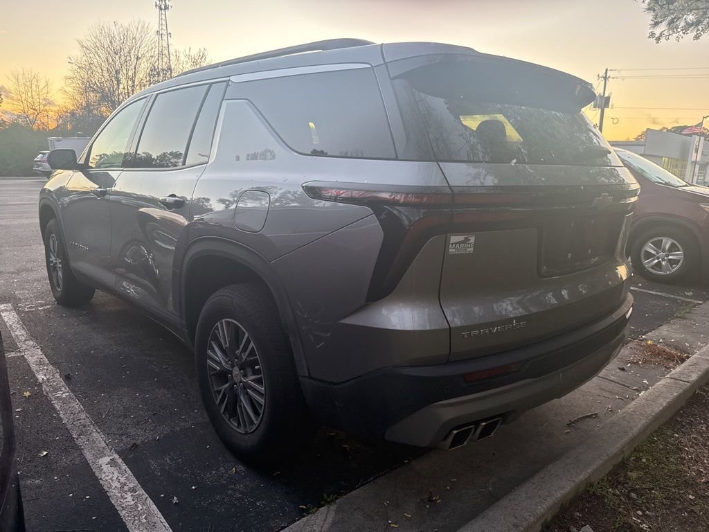 Used 2024 Chevrolet Traverse LT w/ Trailering Package image 2