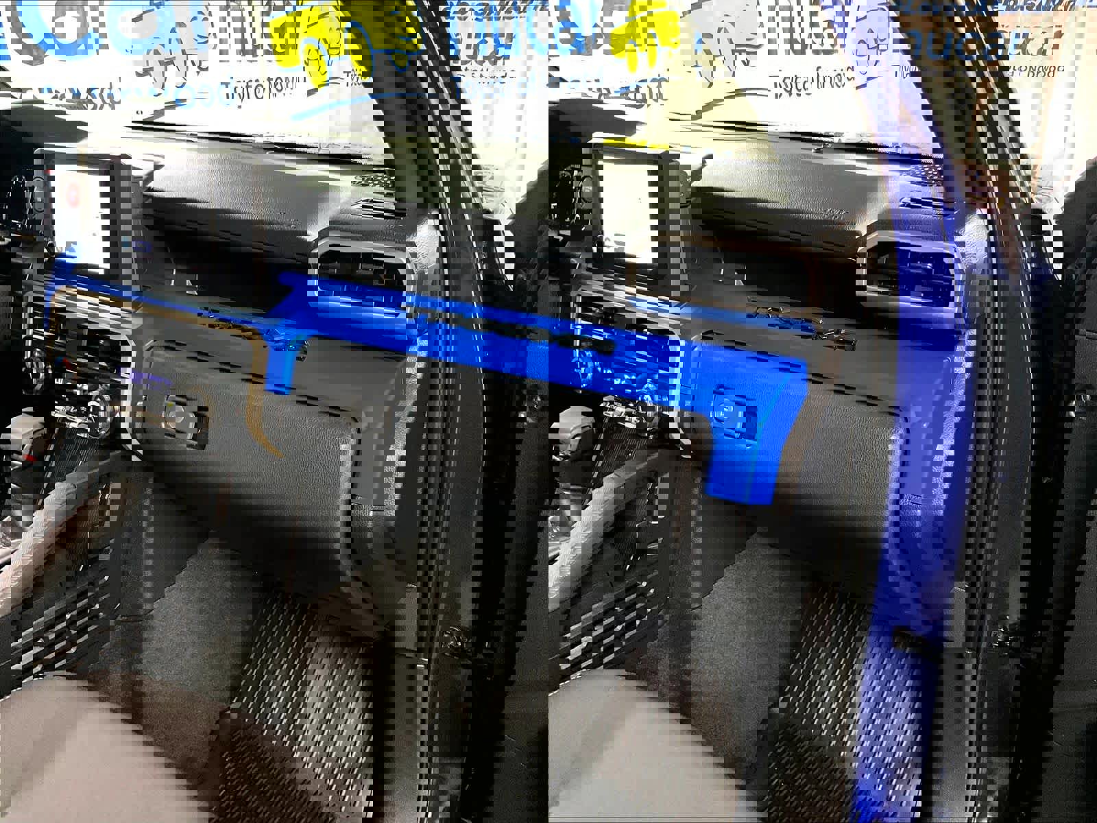 Certified 2025 Toyota Tacoma TRD Off-Road image 13