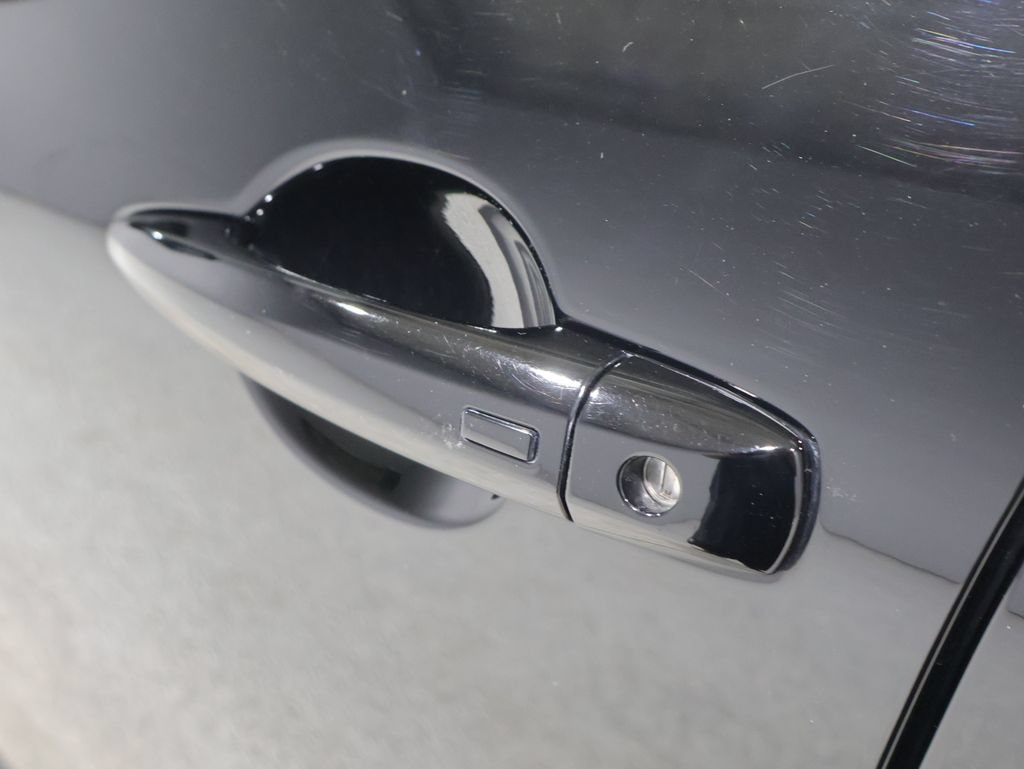 Used 2023 Nissan Rogue SV AWD/4WD image 9